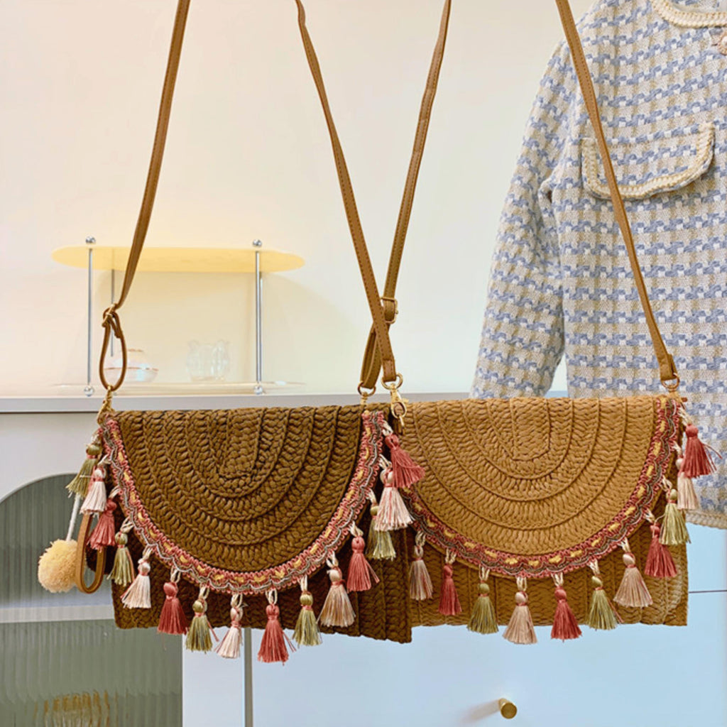 Natural straw handbag with polyester lining and decorative tassels for everyday style